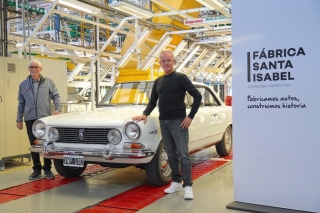 Renault confirma la visita de Oreste Berta y Horacio Pagani, con el Torino 380W, a la planta de Santa Isabel