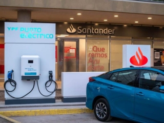 Santander e YPF se unen para instalar el 1er punto de carga eléctrica rápida de vehículos fuera de su red de estaciones de servicio
