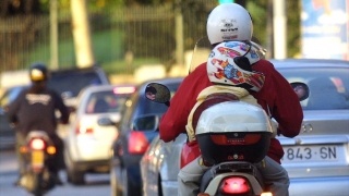 Seguridad Vial. Algunas sugerencias para la protección de los menores en los vehículos y en las motos 