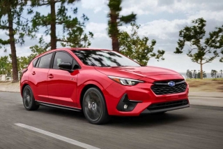 Subaru mostró en el Salón de los Angeles la sexta generación del Impresa, con novedades en el equipamiento y motores
