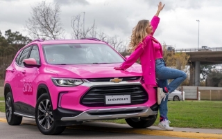 General Motors muestra la Tracker rosa: el SUV que se tiñó de rosado para el estreno de “Barbie, la película”