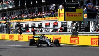 Fórmula 1. Lewis Hamilton, con Mercedes, llegó segundo pero ganó la carrera de Canadá, por un error de Vettel, que fue sancionado 