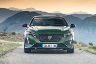 Peugeot confirma que el nuevo escudo lleva las últimas tecnologías a la parrilla del nuevo 308 presentado en Europa