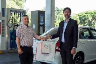 La alianza Toyota Argentina e YPF otorga beneficios exclusivos para clientes de Etios GNC Sedán