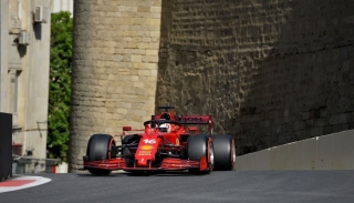 Fórmula 1. Charles Leclerc, con Ferrari, con errores y todo, se quedó en el primer lugar de la clasificación de Azerbaiyán