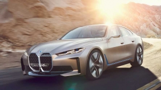 BMW sigue firme con la apuesta por la electrificación y muestra el i4 Cocenpt, Gran Coupé eléctrico, que llegará en 2021