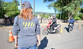 ANSV dice que la semana pasada, 1500 motociclistas, de 22 ciudades, participaron de clínicas de conducción segura y recibieron cascos