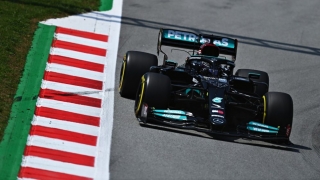 Fórmula 1. Lewis Hamilton, con Mercedes, consiguió, en forma estupenda, la pole N° 100 en el GP de España