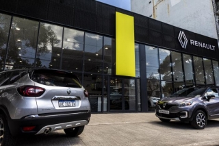 Renault muestra la nueva identidad de marca, que debuta en el concesionario Bleu Vicente López