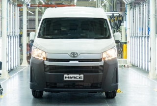 Lanzamiento. Toyota ofrece las nuevas versiones Commuter y Furgón L2H2 del Hiace, que se producen en la Argentina