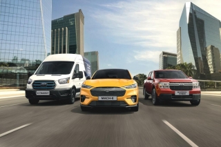 Ford Argentina anuncio de la llegada de tres nuevos vehículos electrificados: Maverick Híbrida, E-Transit y Mustang Mach-E