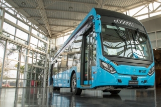 Mercedes-Benz Brasil ingresa a la era de los buses eléctricos para el mercado de América Latina. No llegará a la Argentina, que no está preparada