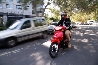 Motos. Siam ofrece en la Argentina la moto Qu, una urbana con una potencia de 6,6 caballos y caja de 4 velocidades
