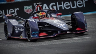 Fórmula E. Robin Frijns, con Virgin Racing triunfó en el ePrix de París, convirtiéndose en el octavo ganador de la temporada 