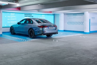 Mercedes-Benz confirma la expansión del sistema Intelligent Park Pilot en más vehículos