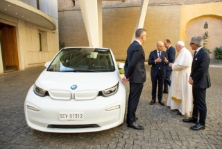 BMW Italia confirmó la donación de un auto eléctrico, BMW i3, al Papa Francisco