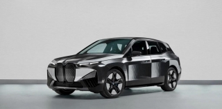BMW llevó pura tecnología al CES, mostrando el iX M60, un SUV eléctrico, con una carrocería que cambia de color a gusto del consumidor