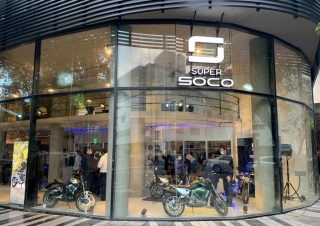 SuperSOCO inauguró nuevo local en Palermo, mostrando modelos de motos eléctricas: TSX, TC, CPX y TC MAX
