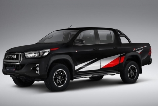 Toyota muestra la Hilux GR Sport, de la división deportiva Gazoo Racing, que se presentará en diciembre en nuestro mercado