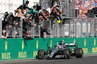 Fórmula 1. Lewis Hamilton, con Mercedes y el equipo, logró un espectacular triunfo en el GP de Hungría