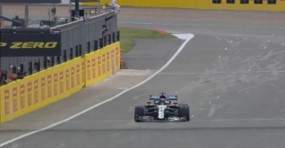 Fórmula 1. Lewis Hamilton, con Mercedes, en forma increíble y con dramatismo triunfo en el GP de Gran Bretaña