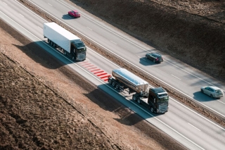 Volvo Trucks Argentina confirma nuevo equipamiento de seguridad, de serie, en camiones FM y FH de ruta. Video