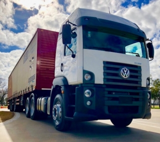 Volkswagen presenta en nuestro mercado el camión Constellation 25.360, de tracción 6x2, con motor Cummins ISL de 360 CV