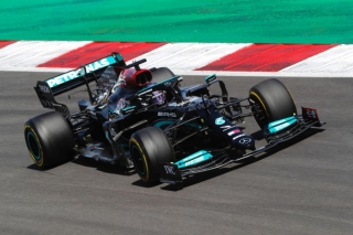 Fórmula 1. Lewis Hamilton, con Mercedes, tras una brillante conducción se quedó con el GP de Portugal