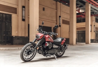 Lanzamiento. Lifan presenta en la Argentina la nueva moto V16s, una custom, con motor bicilíndrico de 4 tiempos de 250 cc