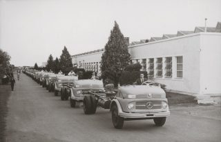 La marca de la estrella festeja el 71° Aniversario del inicio de la producción de Camiones y Buses Mercedes-Benz en la Argentina