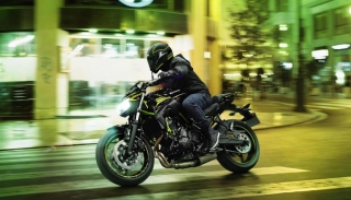 Motos. Kawasaki presenta la nueva naked de media cilindrada, Z650 ABS, con motor de 68 CV. Mirá el video