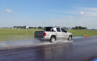 Seguridad Vial. Conducción en días lluviosos: qué hacer para evitar el aquaplaning o cómo actuar si sucede 