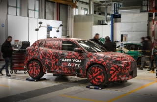Alfa Romeo realiza los test, en el circuito de pruebas de Balocco, del nuevo vehículo eléctrico Milano