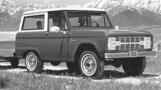 Ford recuerda el aniversario de la Bronco, indicando que es el vehículo que inauguró el segmento de las SUV a nivel mundial