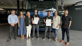 Mercedes-Benz Camiones y Buses celebra la graduación de los participantes de la primera edición del programa 