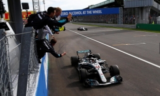 Fórmula 1. Lewis Hamilton, con Mercedes, en una brillante carrera de equipo, logró un espectacular triunfo en el Gran Premio de Italia