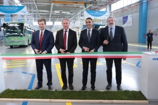 Iveco Group inaugura una nueva planta en Foggia, para producir autobuses de cero y bajas emisiones