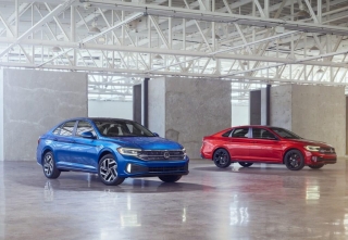 Volkswagen acaba de presentar en México, donde se produce, el Vento, con nuevo diseño, equipo, con versión GLI más radical