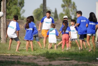 Iveco refuerza su compromiso de trabajo social con la Fundación ‘Misión Los Pekkes’ mediante su nuevo programa “Carga Solidaria”