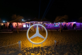 Mercedes-Benz Camiones y Buses agasajó a clientes y amigos de la marca en una fiesta de blanco en la Casa de Playa