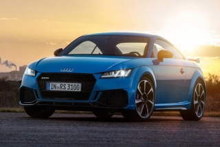 Audi finalmente ha confirmado el lanzamiento para mediados del año actual los flamantes y poderosos TT RS Coupé y TT RS Roadster