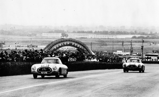 Mercedes-Benz conmemora los 70 años del doble triunfo en Le Mans, con exhibiciones de los vehículos originales