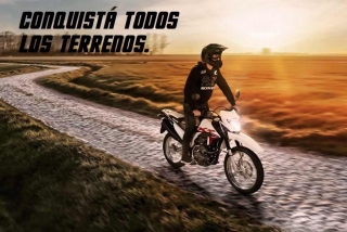 Motos. Honda ofrece en la Argentina la XR190L, de la categoría On-Off, con motor de 15,7 caballos de potencia máxima y caja de 5 velocidades