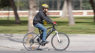 Seguridad Vial. Las normas que hay que respetar para circular con la bicicleta por las calles, para hacerlo a resguardo