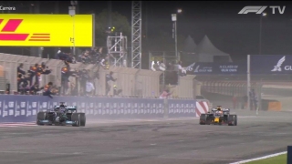 Fórmula 1. Lewis Hamilton, con Mercedes, se impuso en el GP de Bahrein, luego de un error de juventud de Max Verstappen