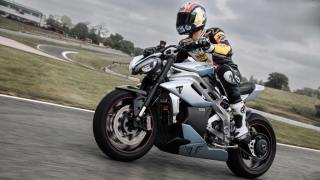 Triumph confirma un excelente resultado en la pruebas del Prototipo TE-1, la próxima moto eléctrica, con 161 km de autonomía