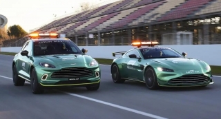 Aston Martin muestra los vehículos de seguridad, Vantage, y del médico, DBX, para la nueva temporada de F1