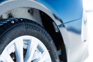 Bridgestone da algunos consejos para cuidar los neumáticos durante bajas temperaturas