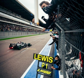 Fórmula 1. Lewis Hamilton, con Mercedes, triunfó en la loca carrera del GP de Rusia y quedó primero en el campeonato