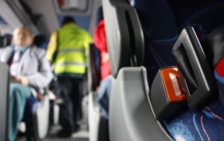 Confirman que, por la seguridad en el transporte, es obligatorio el uso del cinturón en micros de larga distancia